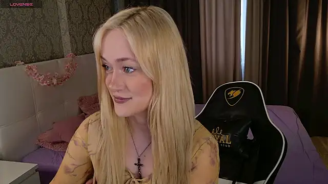 Snapshot of HeyMonkey_ chatting on February 17, 2026, 1:18 pm HeyMonkey online show from February 17, 2026, 1:18 pm