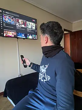 Latinhot31 online show from February 19, 2026, 2:46 pm