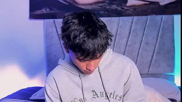 Snapshot of ZYZZ1312 chatting on November 24, 2025, 5:34 pm ZYZZ1312 online show from November 24, 2025, 5:34 pm