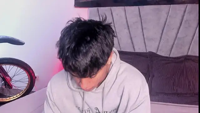 Snapshot of ZYZZ1312 chatting on November 26, 2025, 3:13 pm ZYZZ1312 online show from November 26, 2025, 3:13 pm