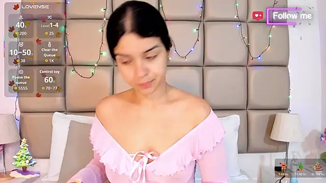 MiaMillers1 online show from December 18, 2025, 11:16 am