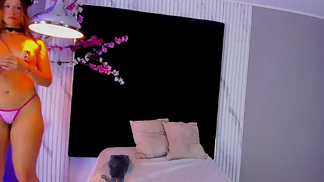 Snapshot of MONIK_FOX_CR chatting on October 29, 2025, 7:37 pm MONIK FOX CR online show from October 29, 2025, 7:37 pm