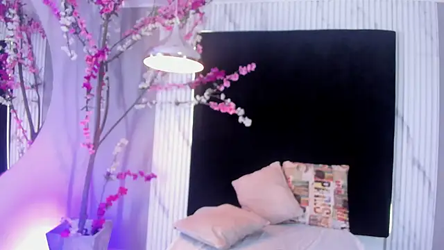 Snapshot of MONIK_FOX_CR chatting on October 30, 2025, 7:25 pm MONIK FOX CR online show from October 30, 2025, 7:25 pm