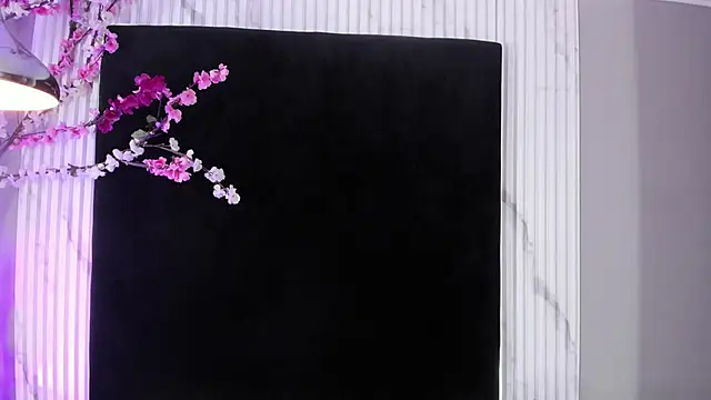 Snapshot of MONIK_FOX_CR chatting on November 18, 2025, 7:40 pm MONIK FOX CR online show from November 18, 2025, 7:40 pm