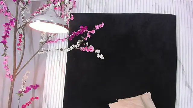 Snapshot of MONIK_FOX_CR chatting on November 26, 2025, 7:48 pm MONIK FOX CR online show from November 26, 2025, 7:48 pm