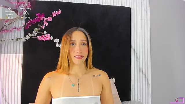 Snapshot of MONIK_FOX_CR chatting on November 28, 2025, 7:49 pm MONIK FOX CR online show from November 28, 2025, 7:49 pm