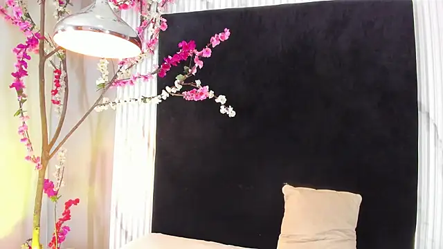 Snapshot of MONIK_FOX_CR chatting on November 30, 2025, 7:40 pm MONIK FOX CR online show from November 30, 2025, 7:40 pm