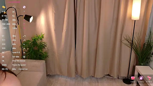 lisabaus online show from December 14, 2025, 7:14 am