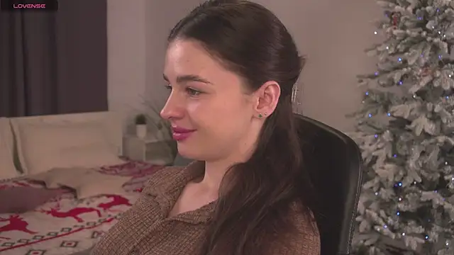 Olivia Farrell online show from December 19, 2025, 12:45 pm