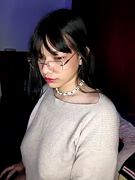 Snapshot of Iwarii chatting on December 5, 2025, 8:12 am Iwarii online show from December 5, 2025, 8:12 am