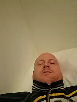 svenni2525 online show from January 13, 2026, 7:41 pm