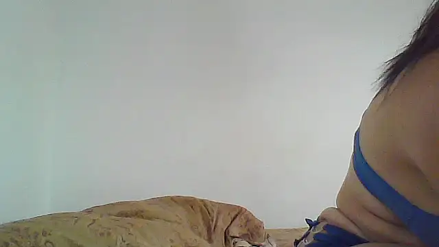 naiaratobon   online show from November 11, 2025, 9:48 pm