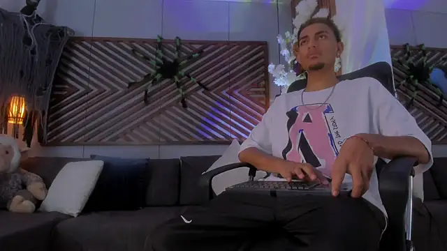 Adonis WB online show from October 29, 2025, 9:27 pm