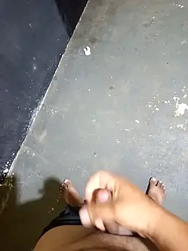 Snapshot of hendy692 chatting on December 18, 2025, 4:51 am hendy692 online show from December 18, 2025, 4:51 am