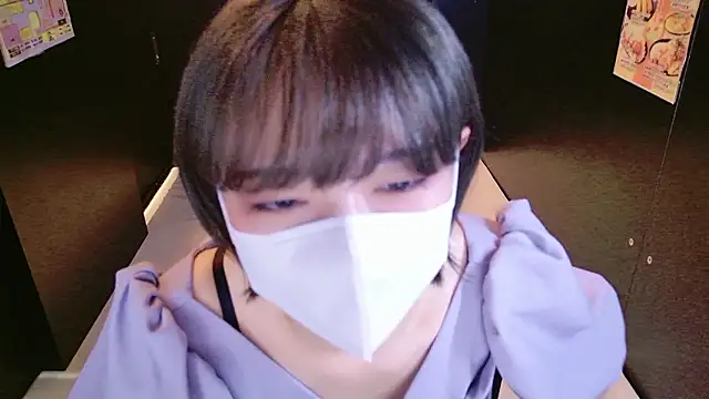 Azusa DoMybest online show from October 28, 2025, 5:22 am