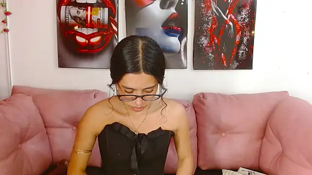 Miahotcs1 online show from April 12, 2026, 4:12 pm