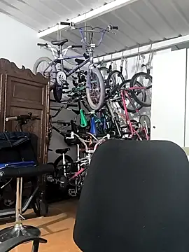 Snapshot of RejoinedLescol chatting on September 17, 2025, 4:25 am RejoinedLescol online show from September 17, 2025, 4:25 am