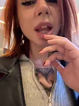 Snapshot of RosieSecret chatting on April 16, 2026, 8:04 am RosieSecret online show from April 16, 2026, 8:04 am