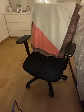 Snapshot of BimannSuedlaender chatting on November 19, 2025, 5:46 pm BimannSuedlaender online show from November 19, 2025, 5:46 pm