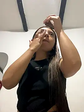 Sara-cooper2 online show from October 29, 2025, 1:13 pm