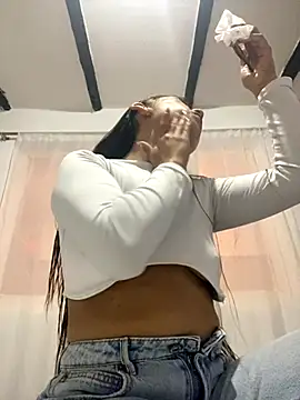 Sara-cooper2 online show from November 11, 2025, 2:28 pm