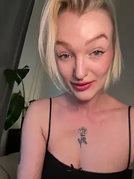 lovecassyrose online show from April 11, 2026, 10:19 am