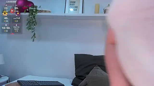 Nicolle Evanss  online show from April 10, 2026, 4:28 am