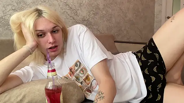 Snapshot of evelina228 chatting on October 2, 2025, 6:53 am evelina228 online show from October 2, 2025, 6:53 am