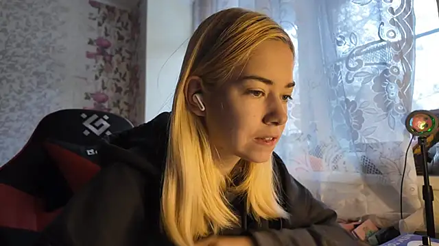 Witching Moon online show from October 27, 2025, 7:34 am