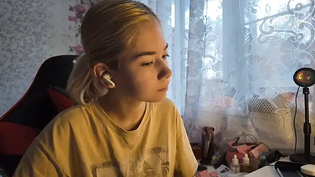 Witching Moon online show from October 30, 2025, 7:32 am