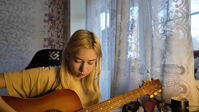 Witching Moon online show from November 3, 2025, 7:20 am