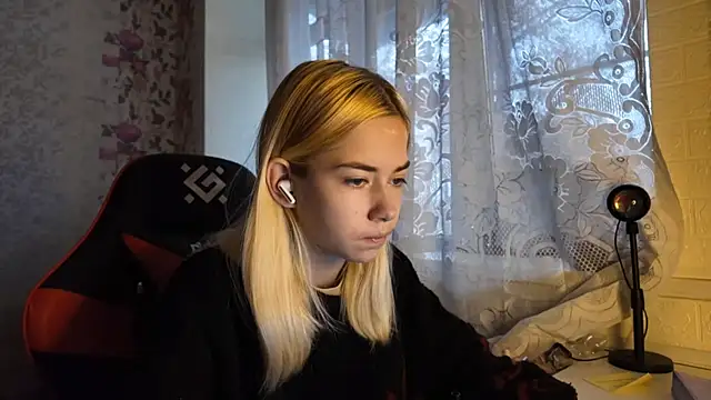 Witching Moon online show from November 11, 2025, 7:52 am