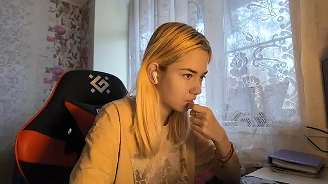 Witching Moon online show from November 13, 2025, 7:40 am