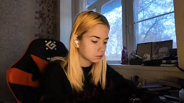 Witching Moon online show from November 25, 2025, 7:41 am