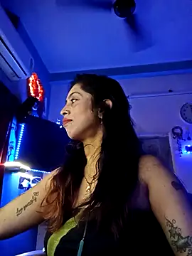 Snapshot of Love_Beauty01 chatting on February 18, 2026, 6:04 pm Love Beauty01 online show from February 18, 2026, 6:04 pm