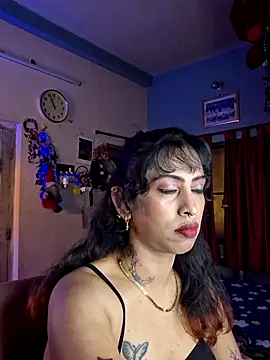 Love Beauty01 online show from May 23, 2026, 5:06 pm