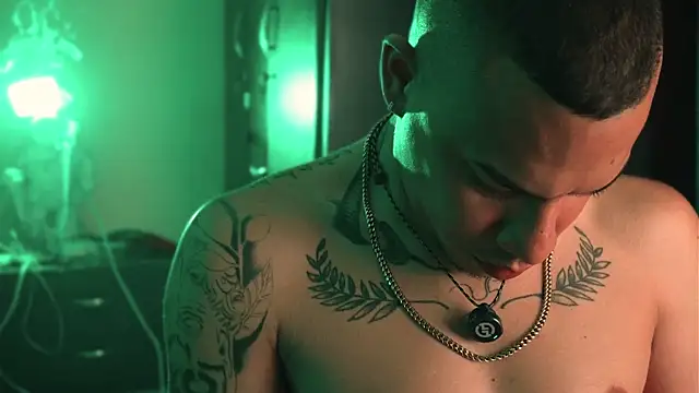 AlphaMasterXxx online show from April 9, 2026, 9:42 pm