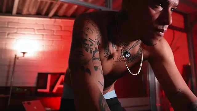 AlphaMasterXxx online show from April 12, 2026, 3:00 am