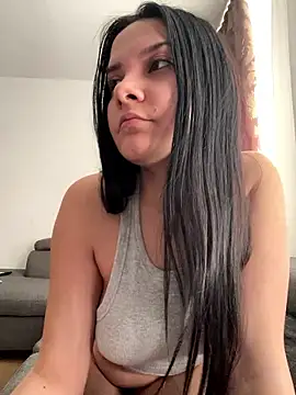 Snapshot of Selena_y chatting on January 18, 2026, 12:20 pm Selena y online show from January 18, 2026, 12:20 pm