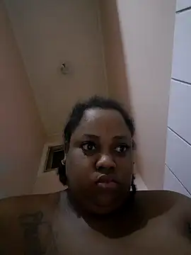 Snapshot of Karamelsaus chatting on October 27, 2025, 7:12 am Karamelsaus online show from October 27, 2025, 7:12 am
