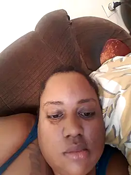 Snapshot of Karamelsaus chatting on November 7, 2025, 7:25 pm Karamelsaus online show from November 7, 2025, 7:25 pm
