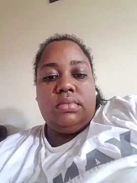 Snapshot of Karamelsaus chatting on November 10, 2025, 12:37 pm Karamelsaus online show from November 10, 2025, 12:37 pm