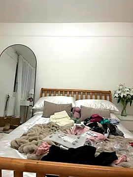 MilaRenee online show from October 15, 2025, 6:19 pm