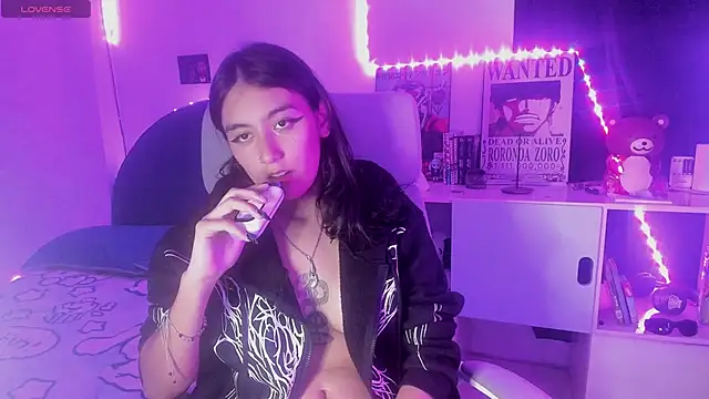 namiiwhite online show from September 22, 2025, 3:52 am
