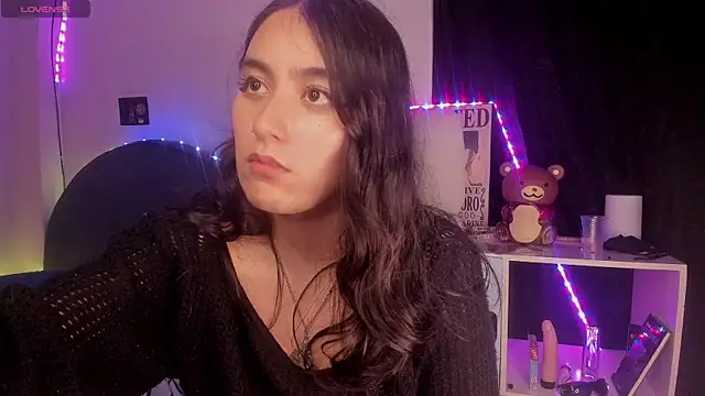 namiiwhite online show from September 25, 2025, 3:32 am