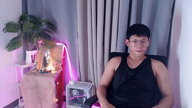 Snapshot of pinkcock_froi2305 chatting on November 17, 2025, 8:31 am pinkcock froi2305 online show from November 17, 2025, 8:31 am