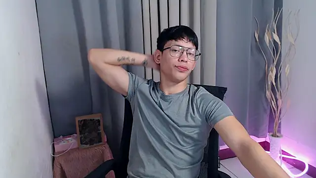 pinkcock froi2305 online show from April 14, 2026, 1:50 pm