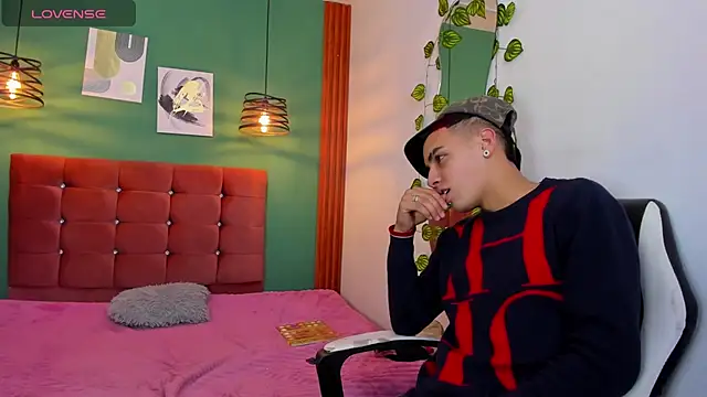 Aisha andy online show from October 18, 2025, 3:42 am