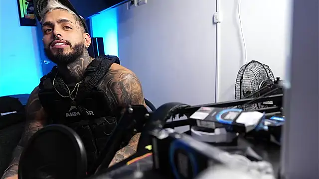 logan hugh8 online show from February 18, 2026, 4:30 am