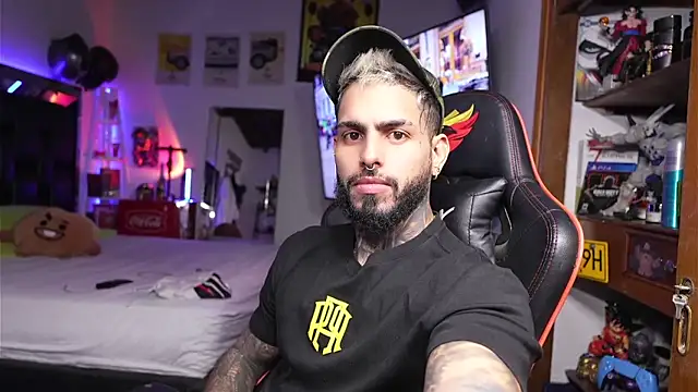 logan hugh8 online show from March 19, 2026, 4:27 am